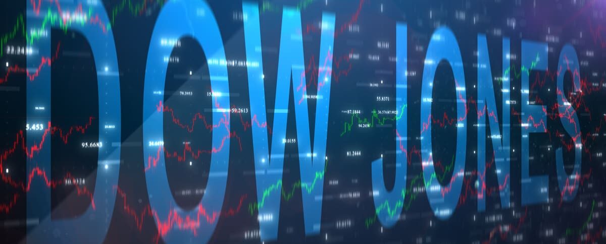 الداو جونز يفقد 557 نقطة مع تصاعد القلق حول تقييمات التكنولوجيا